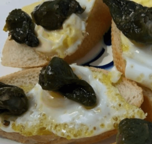 Pincho de pimientos del padrón y huevos de codorniz