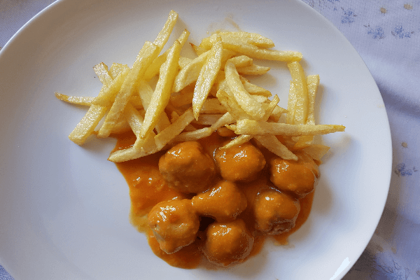 Albóndigas en salsa de zanahoria y tomate