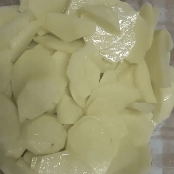 ¿Cómo freír patatas en el microondas?