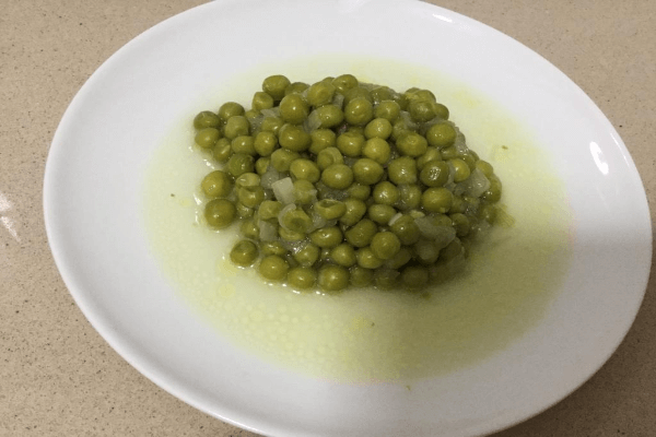 Guisantes a la española