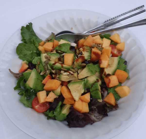 Ensalada de aguacate y nectarina