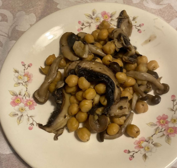 Garbanzos con setas shitake y portobello gigante