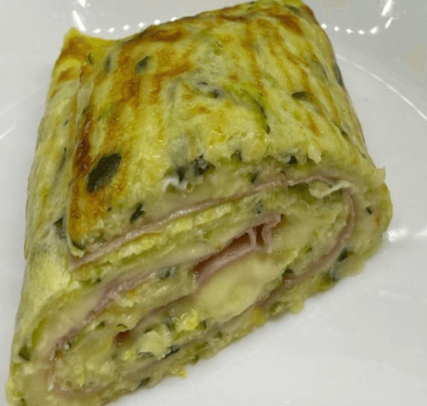 Rollo de calabacín con jamón y queso