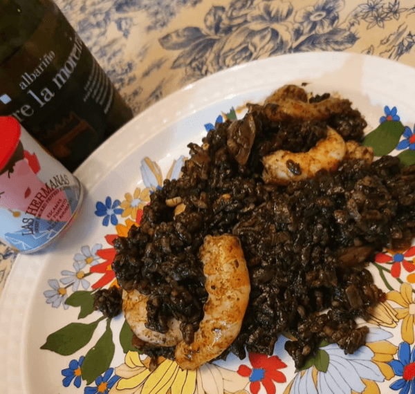 Arroz negro de rape y gambas