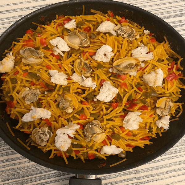 Fideos con almejas y merluzas de María