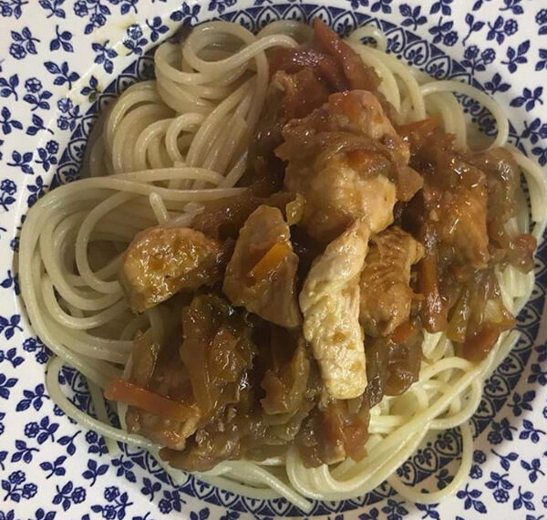 Pasta con solomillo de pavo y verduras