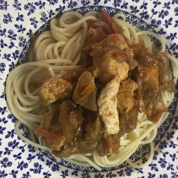 Pasta con solomillo de pavo y verduras