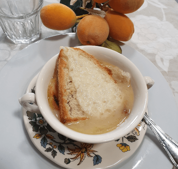 Sopa de cebolla con queso