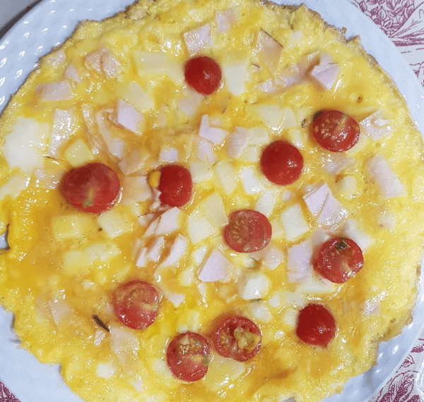 Tortilla vaga de queso de cabra, pavo y tomates cherry