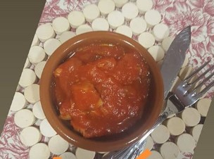 Atún con tomate