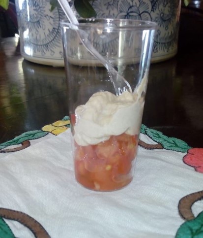 Tartar de tomate con mousse de atún