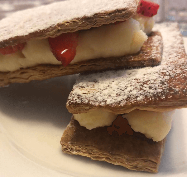 Milhojas de crema y fresas