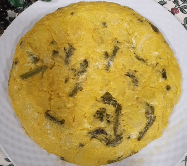 Tortilla de patatas y espárragos al microondas