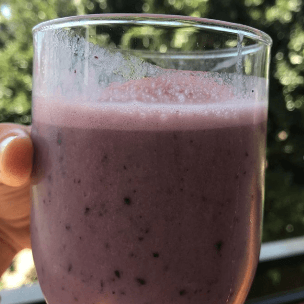 Batido de frutas congeladas imagen destacada