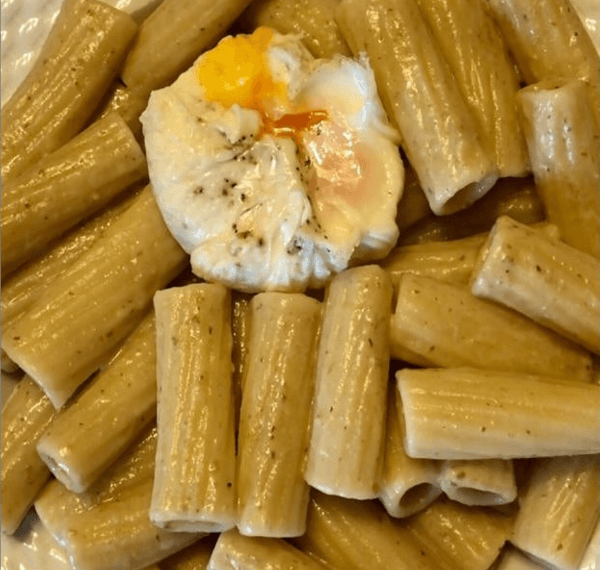 Tortiglioni a la trufa con huevo poché