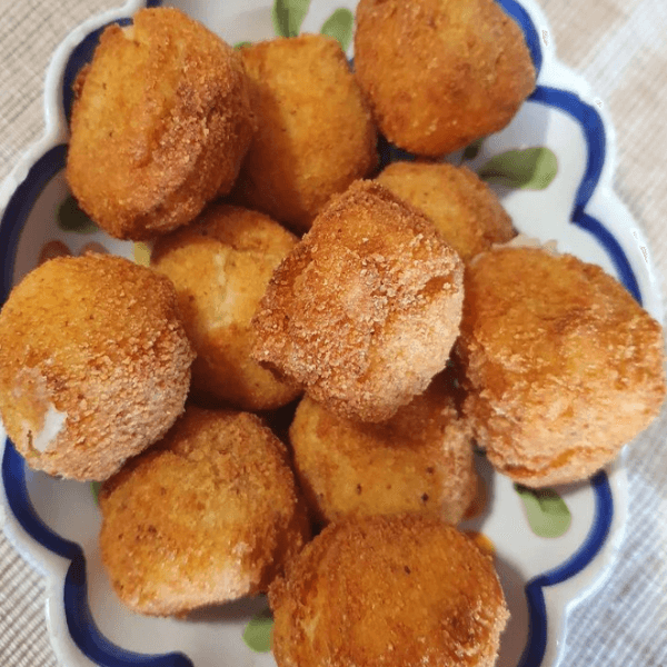 Bolitas de patata rellenas imagen destacada