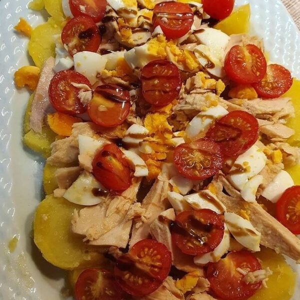 Ensalada templada de patatas y bonito