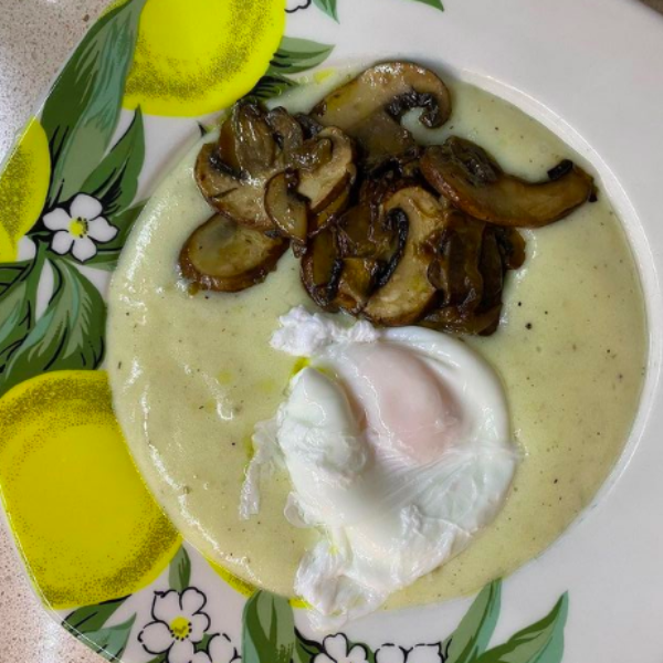 puré de patatas trufado con poche y portobello