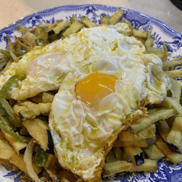 chanquetes de la huerta con huevos foto de galería