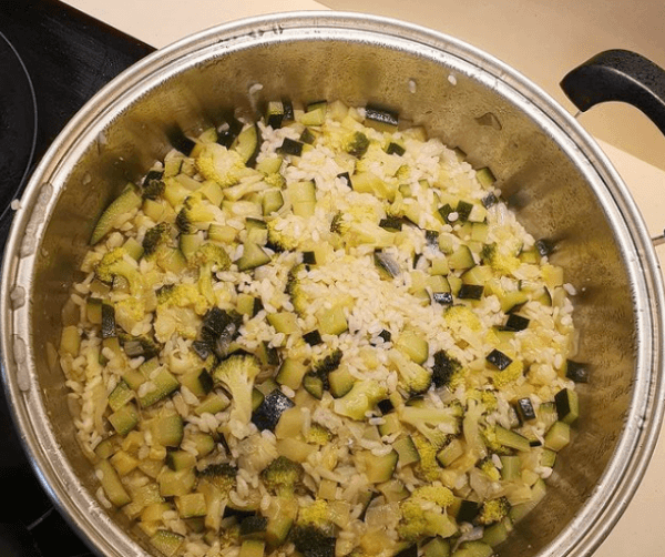 arroz con calabacín y brócoli imagen destacada